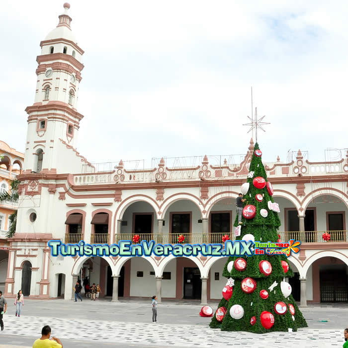 Invita Ayuntamiento de Veracruz al tradicional encendido del árbol navideño en el Zócalo de la Ciudad