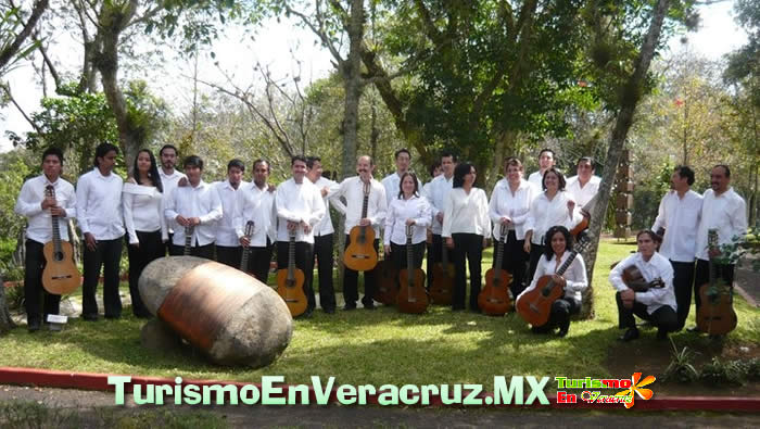 Invita IVEC al concierto de la Orquesta de Guitarras de Xalapa