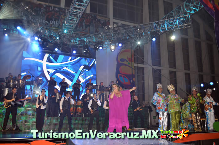 Coronan a “Marmiko I”, Rey del Carnaval de Veracruz 2012