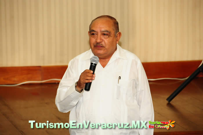 Logra conferencia “Cien Años con Toña” el éxito esperado
