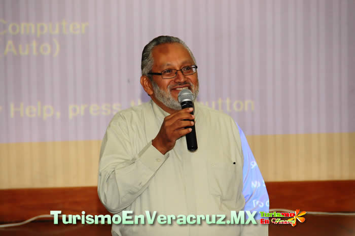 Logra conferencia “Cien Años con Toña” el éxito esperado