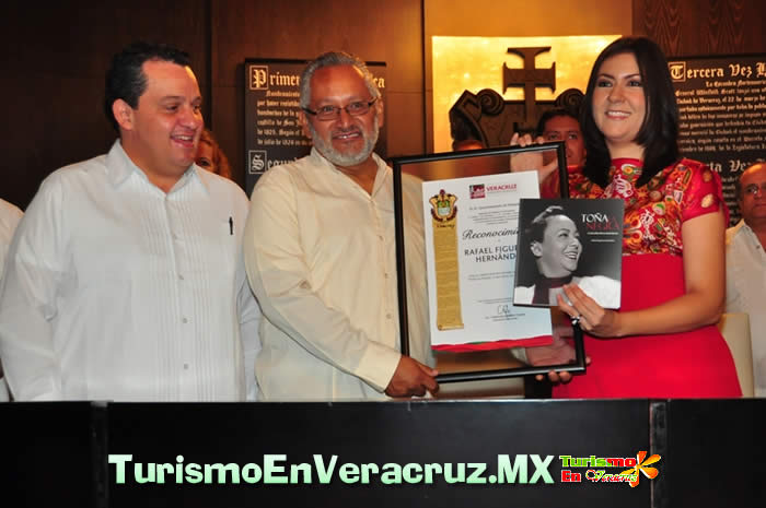 Ayuntamiento de Veracruz rinde homenaje a Toña “La Negra” en el centenario de su nacimiento