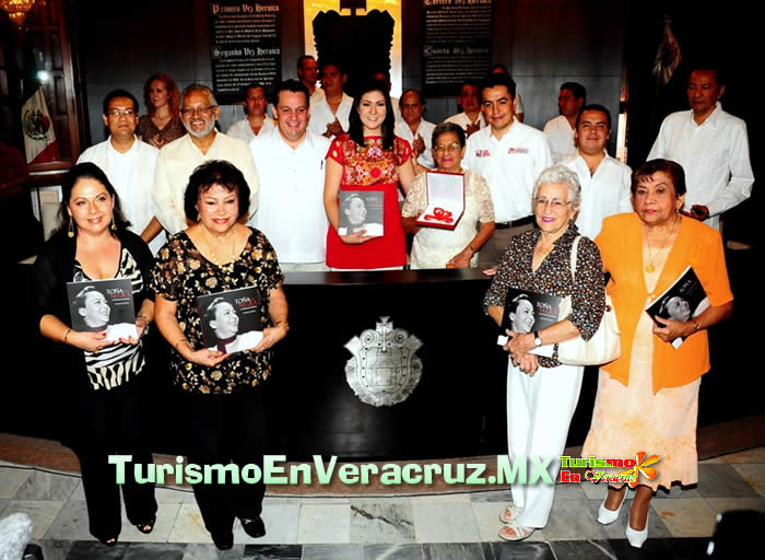 Ayuntamiento de Veracruz rinde homenaje a Toña “La Negra” en el centenario de su nacimiento