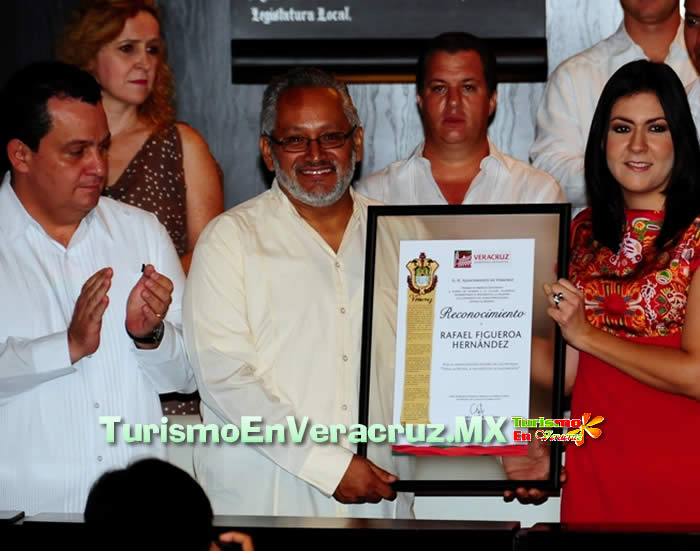 Ayuntamiento de Veracruz rinde homenaje a Toña “La Negra” en el centenario de su nacimiento