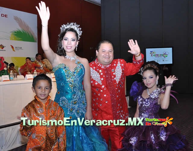En el Carnaval de Veracruz 2013, la corte real comprometida con hacer la mejor fiesta de todas