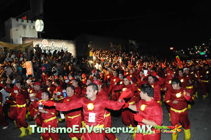Música, ritmo y gran ambiente en el primer paseo del Carnaval de Veracruz 2013