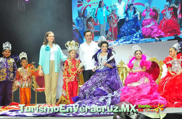 Coronan a Los Reyes Infantiles Del Carnaval De Veracruz 2013