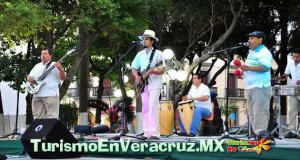 Se presenta el Grupo Juvetud Sonera en el Zócalo de Veracruz