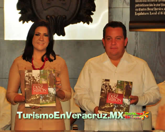 Presenta Carolina Gudiño el libro "Díaz Mirón, Vida y Obra"