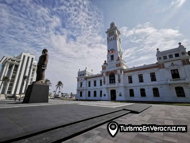 Faro Venustiano Carranza En El Puerto De Veracruz